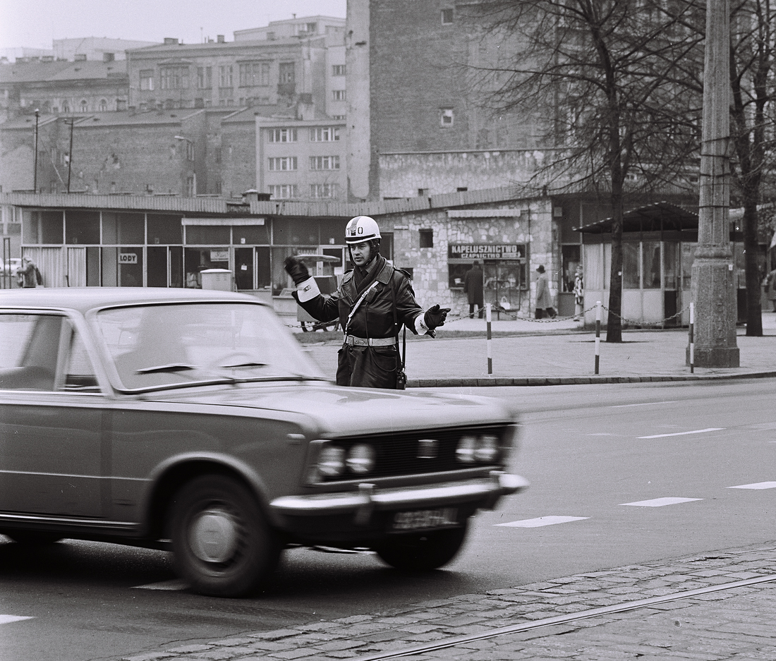 Ruch uliczny Warszawa 1975 fot